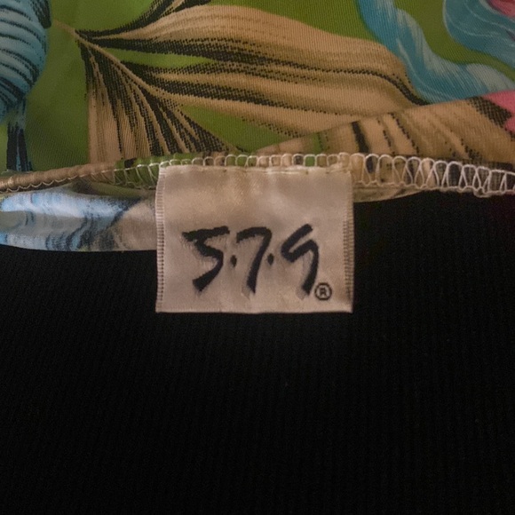 Tropical halter top - Picture 3 of 3